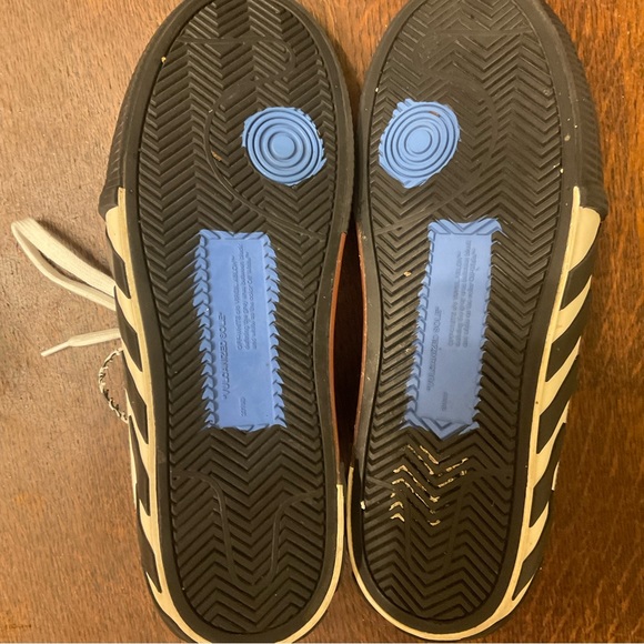 Men’s off white Tennis shoes - Picture 2 of 7